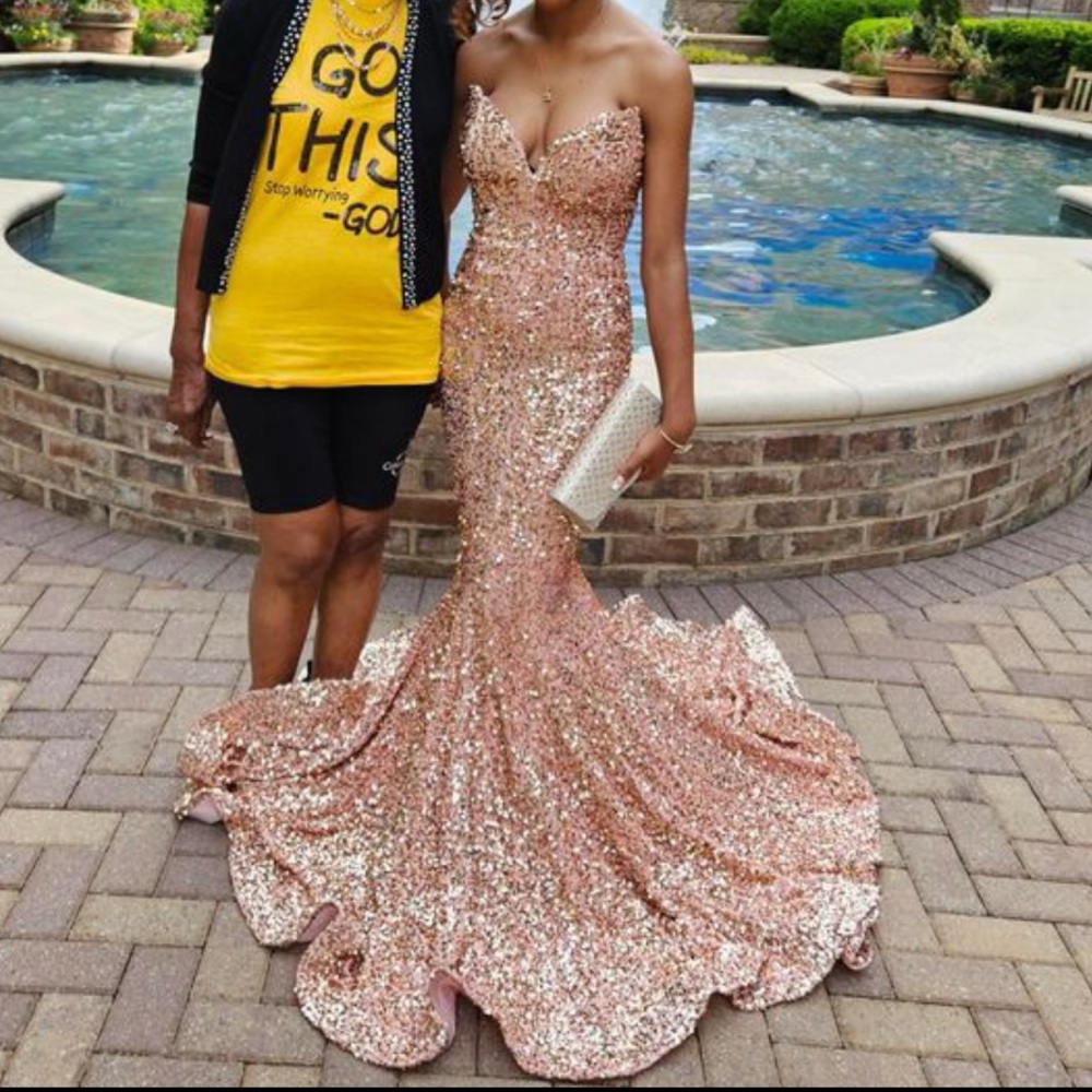 Elegant Sequin Evening Gown in Gold